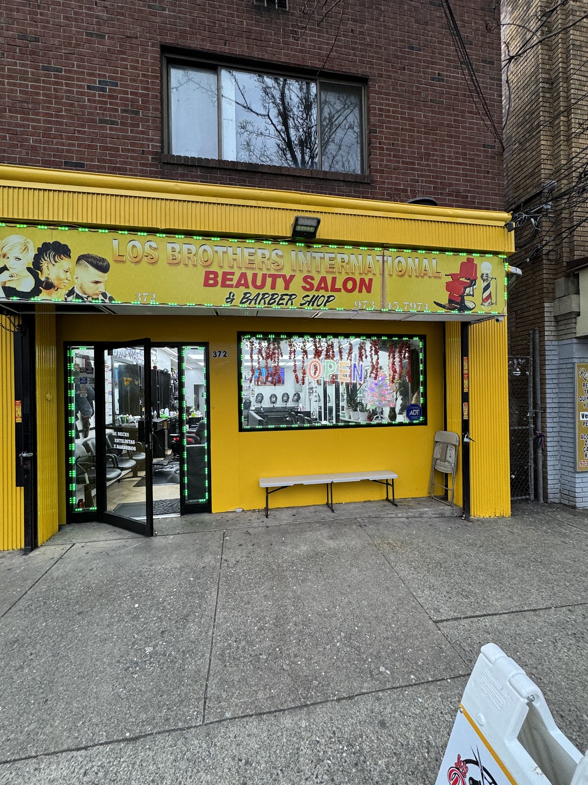 Los Brothers Internacional, Beauty Salon & Barber Shop